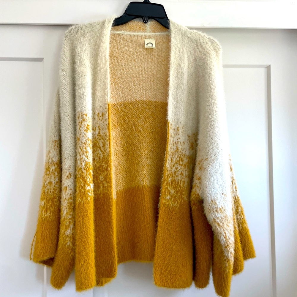 [Anthropologie] Bell Sleeve Eyelash Sweater